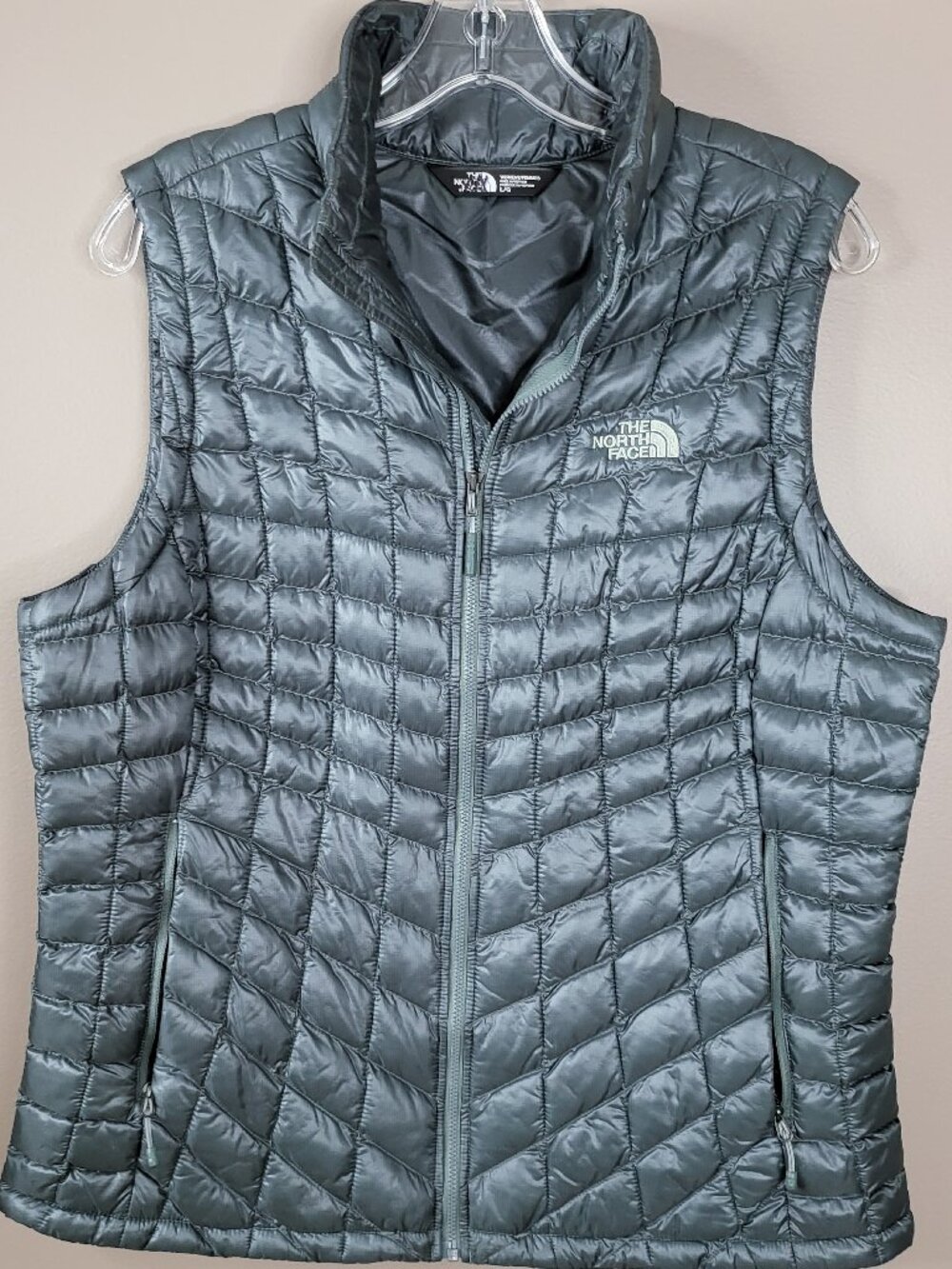The North Face Women’s L ThermoBall Quilted Puffer Vest Teal Full Zip - Picture 2 of 5